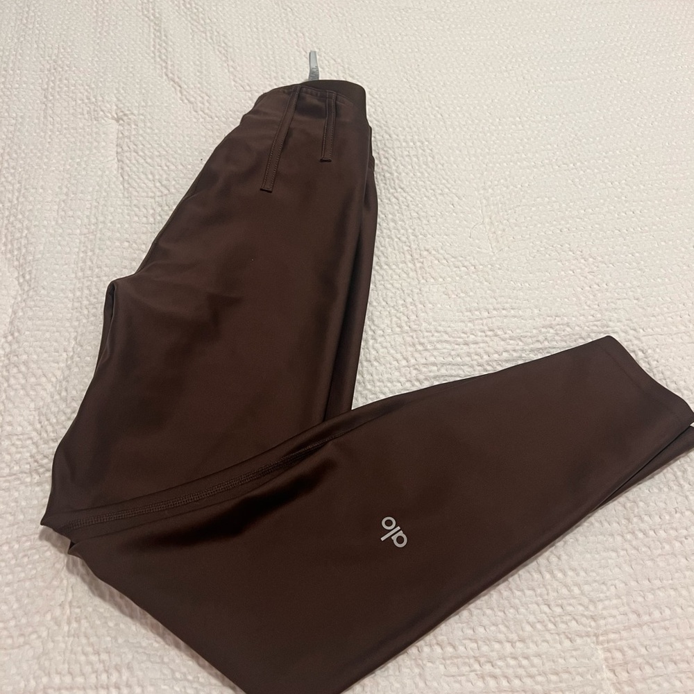 ALO Yoga Brown Sweatpants with Straight Leg Design